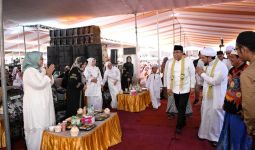 Istri Anies Baswedan Menghadiri Haul Majemuk Ponpes Salafiyah Syafiiyah - JPNN.com