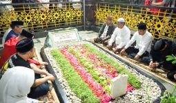 Hormati Guru Bangsa, Kaesang Berziarah ke Makam Gus Dur - JPNN.com