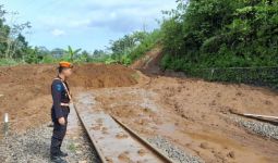 Tanah Longsor di Purwokerto, Perjalanan Sejumlah KA Lintas Selatan Terpaksa Dialihkan - JPNN.com