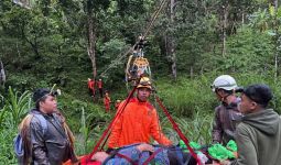 Terjebak 2 Hari di Hutan, Pasutri Ini Dievakuasi Basarnas Mamuju, Begini Kondisinya - JPNN.com