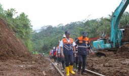 Material Longsor Disingkirkan, Dua Jalur Rel Purwokerto-Cirebon Sudah Dapat Dilalui - JPNN.com