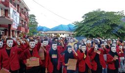 Mahasiswa Sultra Serukan Selamatkan Demokrasi dari Tirani dan Oligarki - JPNN.com