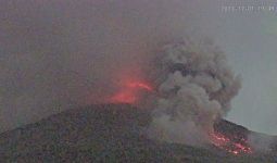 Gunung Merapi Meluncurkan Awan Panas, Warga Diimbau Menjauh - JPNN.com
