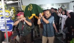 Jenazah Yayu Unru Dimakamkan Di TPU Kampung Kandang - JPNN.com