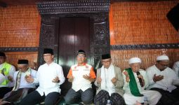 Jawab Harapan Warga Kuningan, Anies Dukung Eyang Hasan Jadi Pahlawan Nasional - JPNN.com