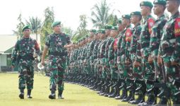 Danrem 012/Teuku Umar Lepas Keberangkatan 555 Prajurit TNI ke Papua, Ini Pesannya - JPNN.com