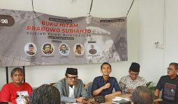 Al Araf Sebut Prabowo-Gibran Bisa Bawa Demokrasi Lebih Kelam dari Era Soeharto - JPNN.com