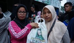 Sintawati Peduli, Sukarelawan Gelar Tebus Murah Sembako di Jaksel - JPNN.com