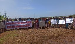 Puluhan Petani Gelar Aksi di Tengah Sawah Dukung Firli Bahuri - JPNN.com