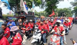 Daya Beli Turun, Buruh Unjuk Rasa Tolak UMK Jawa Barat - JPNN.com