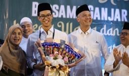 Ganjar Kunjungi Ponpes Nurul Huda Setu di Bekasi, Alam Ganjar Hebohkan Santri - JPNN.com