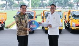 Pemkot Palembang Terima 15 Unit Mobil Kebersihan dari Pemprov Sumsel - JPNN.com