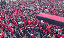Siti Atikoh Bakar Semangat Belasan Ribu Perempuan PDIP di Solo - JPNN.com