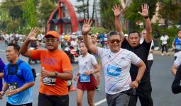 Hasto dan Siti Atikoh Ikuti Maraton Semarang 10K - JPNN.com