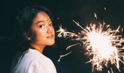 Menjelang Tahun Baru, Rasyiqa Rilis Lagu 'Waiting on Fireworks' - JPNN.com