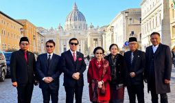 Megawati Dapat 2 Buku dari Paus Fransiskus tentang Krisis Iklim dan Kemanusiaan - JPNN.com