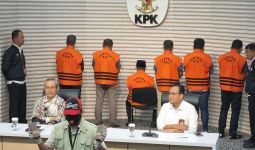 Ditetapkan Tersangka, Gubernur Malut Abdul Gani Dijebloskan ke Tahanan KPK - JPNN.com
