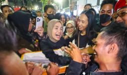 Ada Salam untuk Ganjar dari Aan saat Siti Atikoh Menikmati Malam di Tunjungan - JPNN.com