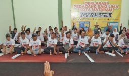 Pedagang Kaki Lima di Mataram Deklarasikan Dukungan untuk Ganjar-Mahfud - JPNN.com