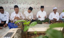 Berziarah ke Makam Para Ulama Rembang, Anies: Mereka Sumbu Syiar Islam di Pulau Jawa - JPNN.com