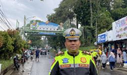 Urai Kepadatan Kendaraan, Polisi Berlakukan One Way di Jalan Bandung-Lembang - JPNN.com