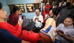 Telanjur Cinta Ganjar, Pedagang Pasar Dikasih Berapa pun Ogah Pilih Capres Lain - JPNN.com