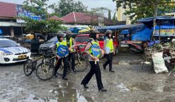 Polwan Cantik Bersepeda Sampaikan Pesan Pemilu Damai di Kota Rengat - JPNN.com