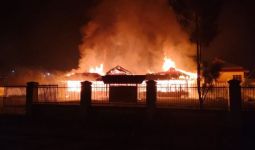 Polisi Usut Kebakaran Kantor BKPSDM Kabupaten Paniai - JPNN.com