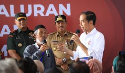 Serahkan Bansos untuk 1.000 Warga Cilacap, Presiden Didampingi Pj Gubernur Jateng - JPNN.com