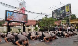 Puluhan Personel Polres Sukabumi Kota Naik Pangkat, Ini Pesan AKBP Ari Setyawan Wibowo - JPNN.com