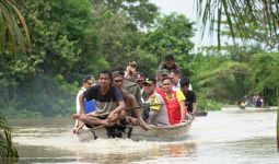 Cooling System Pemilu, Polres Rohul Beri Sembako dan Trauma Healing kepada Korban Banjir - JPNN.com