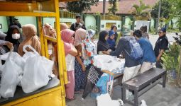 Bazar Murah Sukarelawan Ganjar-Mahfud Sasar Warga Prasejahtera di Lombok Timur - JPNN.com