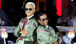 Ganjar Bakal Gelar Give Away Jaket yang Seperti Dipakainya dalam Debat Capres - JPNN.com