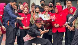 Kunjungi Lampung, Atikoh Ganjar Disambut dengan Tapis dan Pincak Khakot - JPNN.com