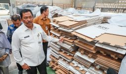 Pastikan Semua Siap dan Aman, Pj Gubernur Jateng Cek Gudang Logistik KPU Surakarta - JPNN.com