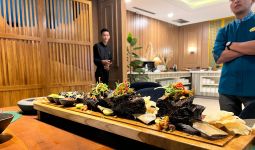 Inovasi Baru The Kaibon, Sensasi Makan Iga Bakar di Papan Satu Meter - JPNN.com
