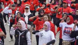 Senam Bareng Ibu-ibu di Bandar Lampung, Atikoh Ganjar Sampaikan Pesan Penting - JPNN.com