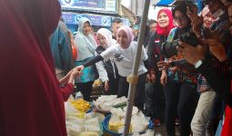 Cari Informasi Harga Bahan Pokok, Atikoh Ganjar Blusukan ke Pasar di Lampung  - JPNN.com