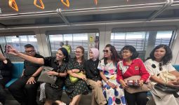 Naik LRT Palembang, Atikoh Sebut Transportasi Massal jadi Solusi Kemacetan - JPNN.com