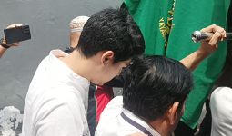 Maxime Bouttier Menggotong Keranda Jenazah Ibunda, Menunduk Dalam - JPNN.com