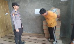 10 Boks Logistik Pemilu Dibongkar di Gudang KPU Kuansing, Polisi Kawal Ketat - JPNN.com