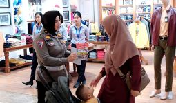 Patroli Dialogis di Pusat Perbelanjaan, Ditlantas Polda Riau Sampaikan Pesan Pemilu Damai - JPNN.com