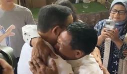 Menyamar, Anies Diam-Diam Jalin Hubungan Autentik dengan Warga Kampung Bayam - JPNN.com