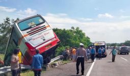 Bus Harapan Jaya Kecelakaan di Tol Mojokerto-Surabaya, Begini Kondisinya - JPNN.com