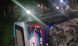 Detik-Detik Bus Rombongan SMAN 1 Sidoarjo Kecelakaan di Tol Ngawi, Seorang Guru Tewas - JPNN.com