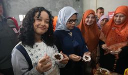 Fery Farhati & Mutiara Baswedan Kunjungi Sentra Produksi Sanjai sebagai Dukungan pada UMKM - JPNN.com