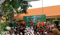 HUT ke-30, Jayaboard Renovasi SDN 44 Gresik - JPNN.com