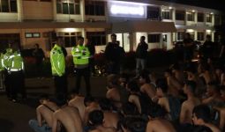 Aksi Pesta Miras Puluhan Remaja di Hotel Dibubarkan Polisi - JPNN.com