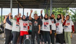 Sukarelawan Ganjar-Mahfud Serahkan Alat Pendukung Senam Bagi Perempuan di Lombok - JPNN.com