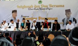 Datangi Lampung, Ganjar Dapat Doa Menang 1 Putaran dari Ulama dan Ribuan Warga - JPNN.com